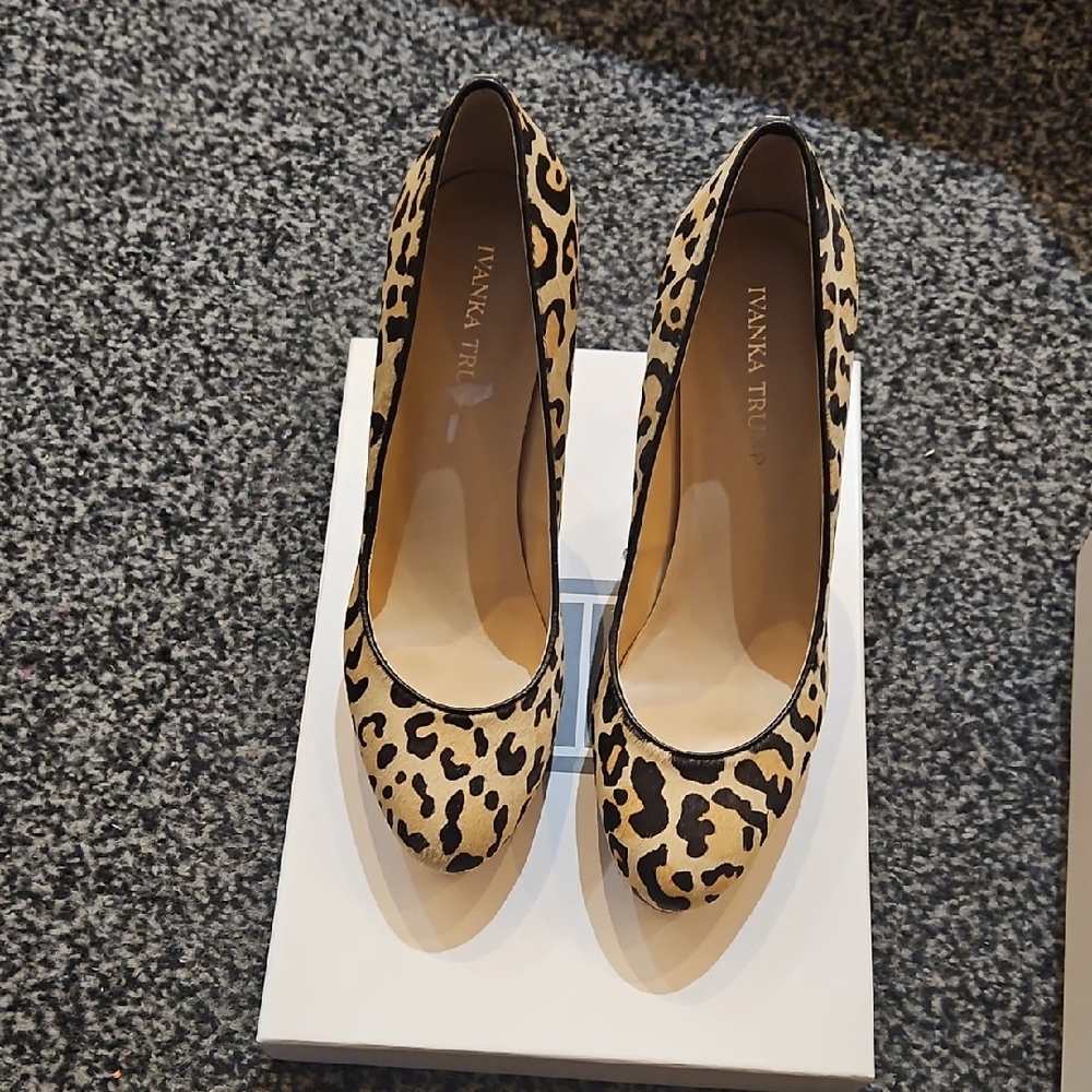 Ivanka Trump Tan and Black Heels with Classic Design